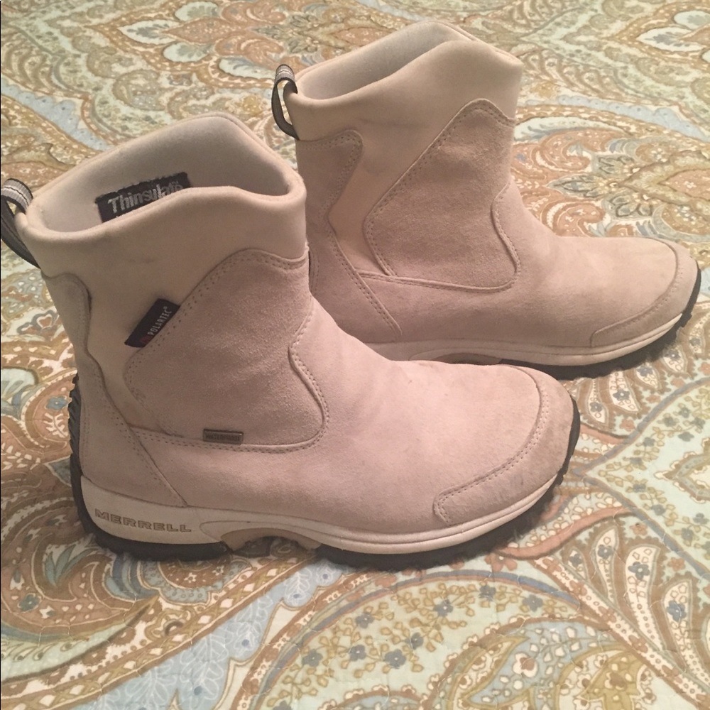 Merrell Tundra Boots Off White in color